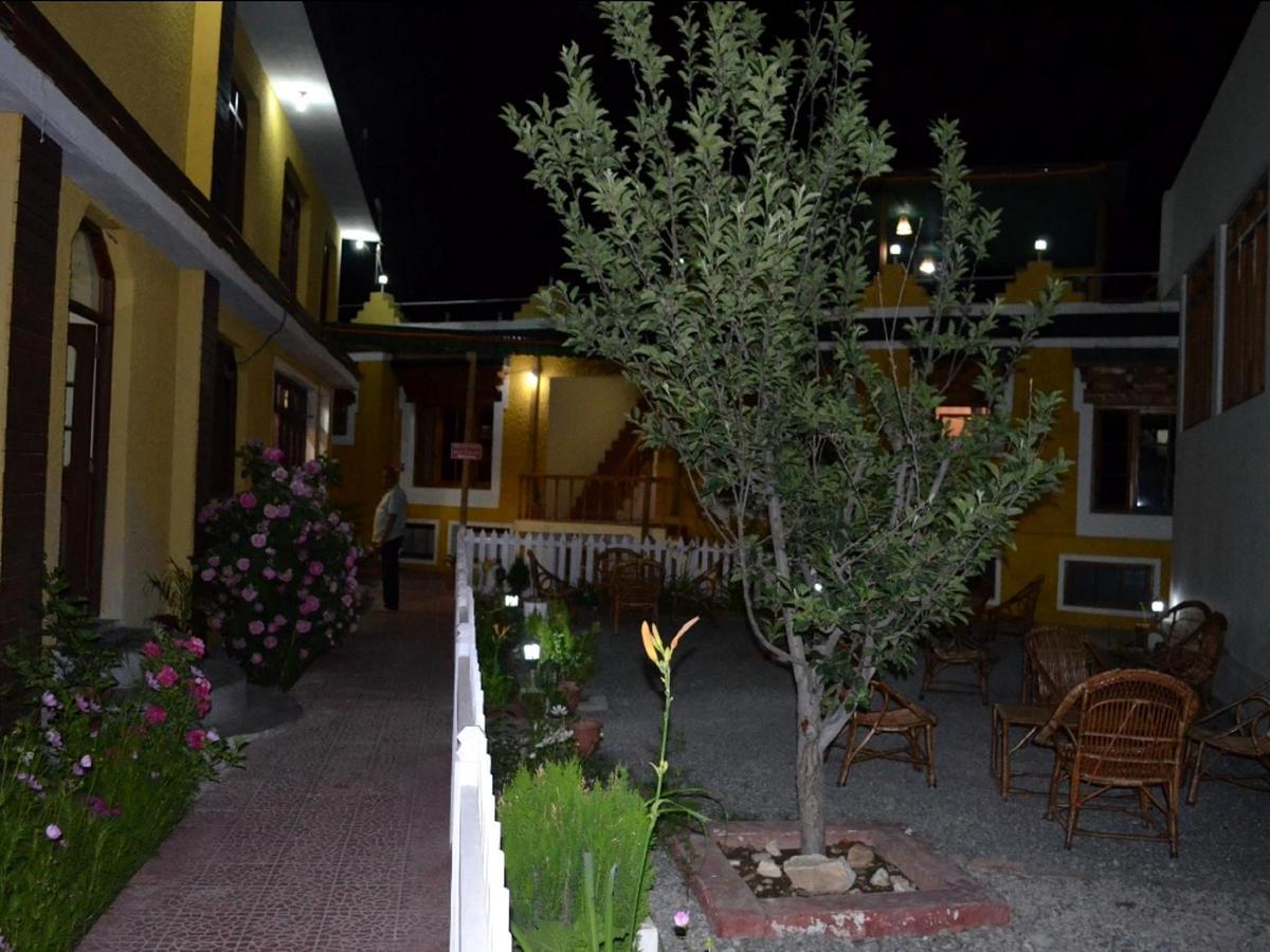 The Mogol Hotel Leh Exterior photo